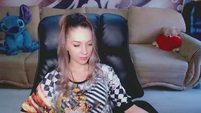 Lovellymalina live cam on Cam4