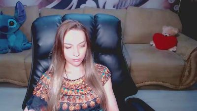 Lovellymalina live cam on Cam4