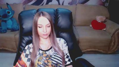 Lovellymalina live cam on Cam4
