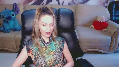Lovellymalina live cam on Cam4