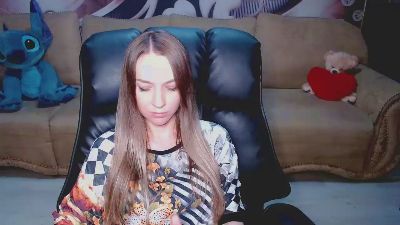 Lovellymalina live cam on Cam4