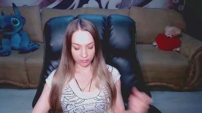 Lovellymalina live cam on Cam4