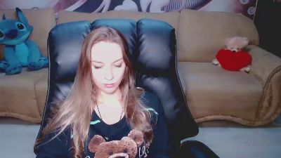 Lovellymalina live cam on Cam4