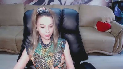 Lovellymalina live cam on Cam4