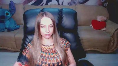 Lovellymalina live cam on Cam4