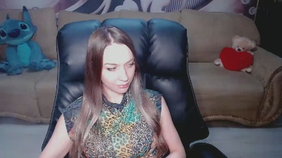Lovellymalina live cam on Cam4