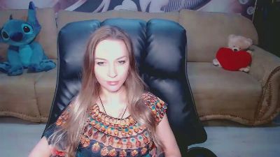 Lovellymalina live cam on Cam4