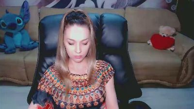 Lovellymalina live cam on Cam4