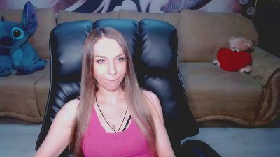 Lovellymalina live cam on Cam4