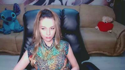 Lovellymalina live cam on Cam4