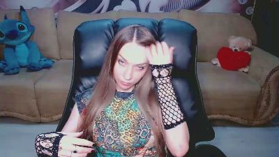 Lovellymalina live cam on Cam4