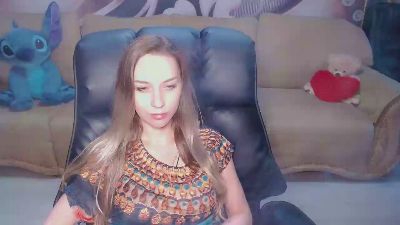 Lovellymalina live cam on Cam4