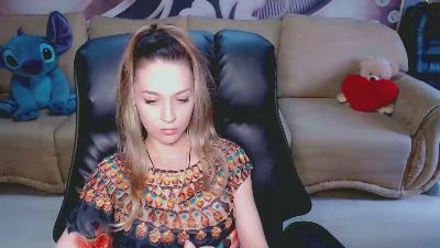 Lovellymalina live cam on Cam4