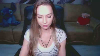 Lovellymalina live cam on Cam4