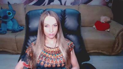 Lovellymalina live cam on Cam4
