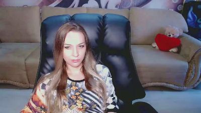 Lovellymalina live cam on Cam4