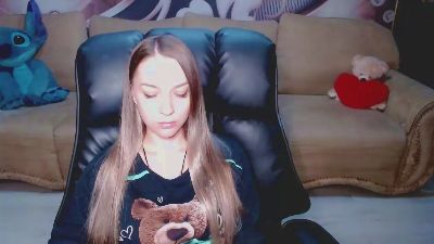Lovellymalina live cam on Cam4