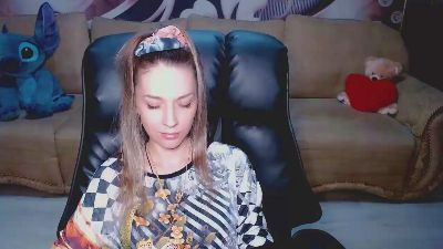 Lovellymalina live cam on Cam4