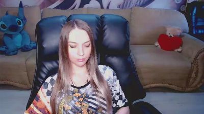 Lovellymalina live cam on Cam4