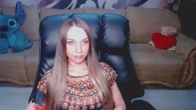 Lovellymalina live cam on Cam4