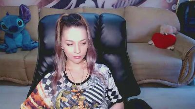 Lovellymalina live cam on Cam4
