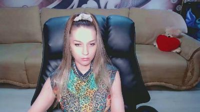 Lovellymalina live cam on Cam4