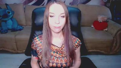 Lovellymalina live cam on Cam4