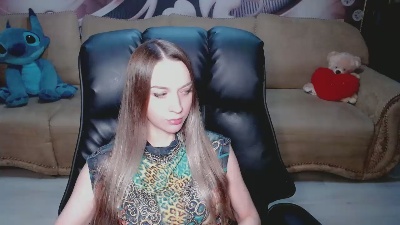 Lovellymalina live cam on Cam4