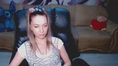 Lovellymalina live cam on Cam4