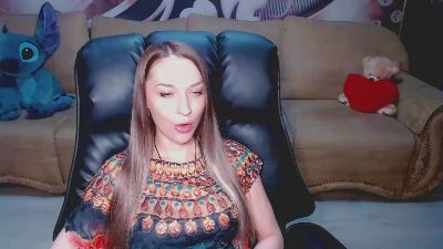 Lovellymalina live cam on Cam4