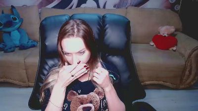 Lovellymalina live cam on Cam4