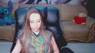 Lovellymalina live cam on Cam4