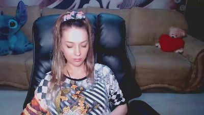 Lovellymalina live cam on Cam4