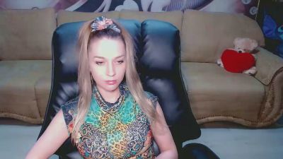 Lovellymalina live cam on Cam4