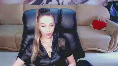 Lovellymalina live cam on Cam4