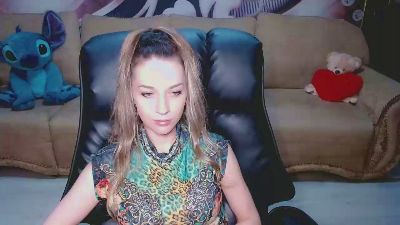 Lovellymalina live cam on Cam4