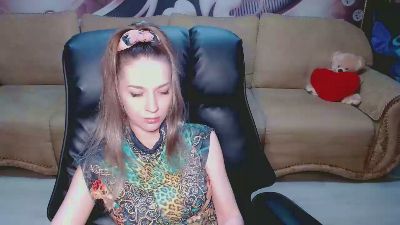 Lovellymalina live cam on Cam4
