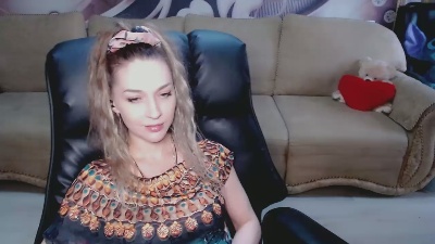 Lovellymalina live cam on Cam4