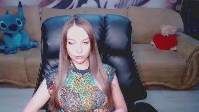 Lovellymalina live cam on Cam4