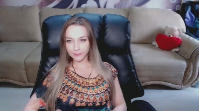 Lovellymalina live cam on Cam4