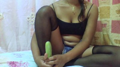 Lovely_Millah live cam on Cam4