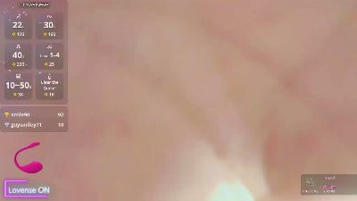 Lovelycum69 live cam on Cam4