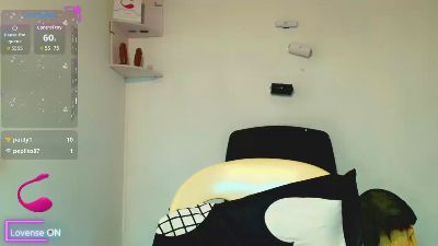 Lovelycum69 live cam on Cam4
