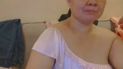 Lovelynhing88 live cam on Cam4