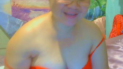 Lovelynhing88 live cam on Cam4