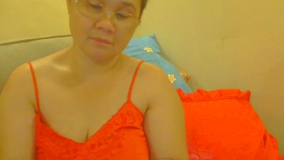 Lovelynhing88 live cam on Cam4