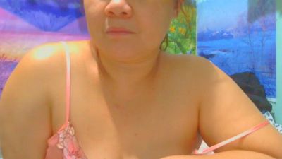Lovelynhing88 live cam on Cam4