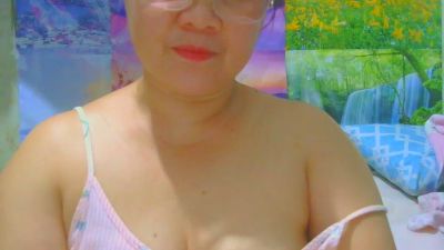 Lovelynhing88 live cam on Cam4