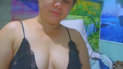Lovelynhing88 live cam on Cam4