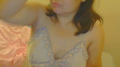 Lovelynhing88 live cam on Cam4